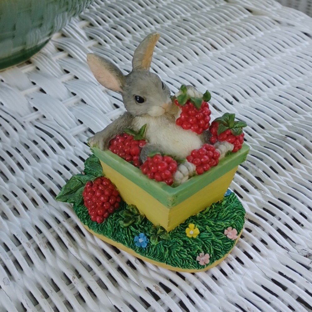 Silvestri Bunny Figurine EUC